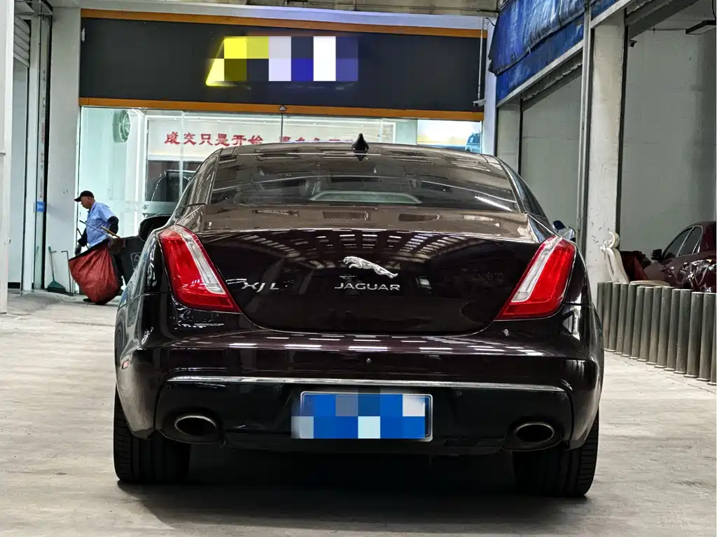 Jaguar XJ — миниатюра 5