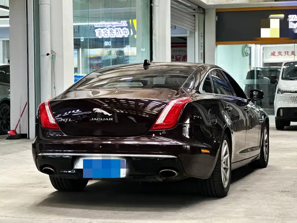 Jaguar XJ — миниатюра 6