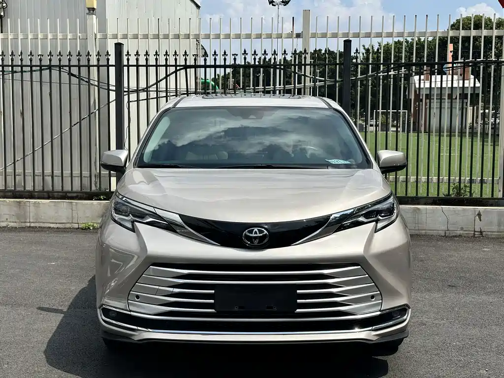 Toyota Sienna — миниатюра 3