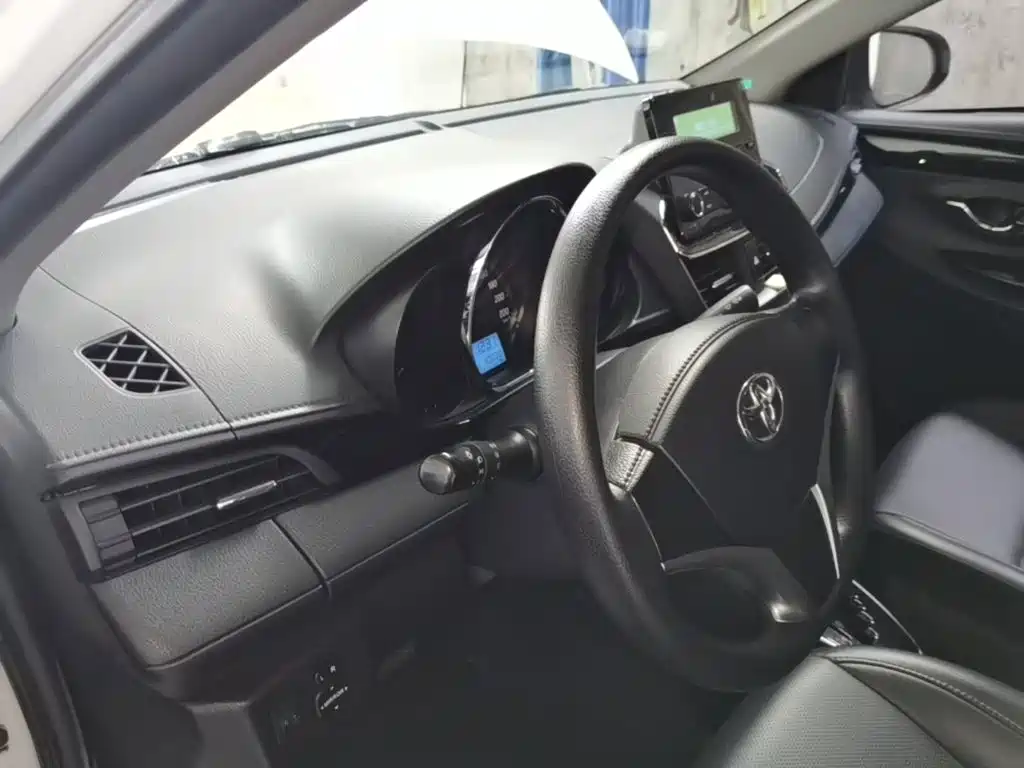 Toyota Yaris L — миниатюра 10