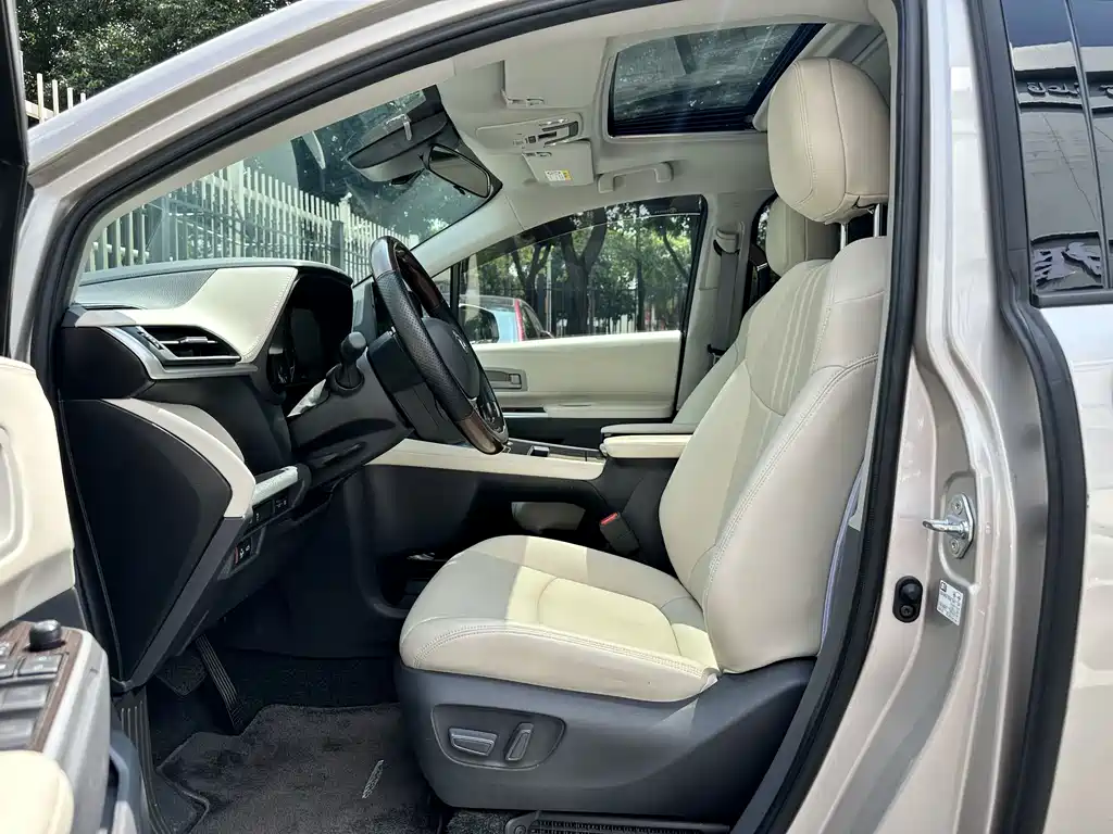 Toyota Sienna — миниатюра 10