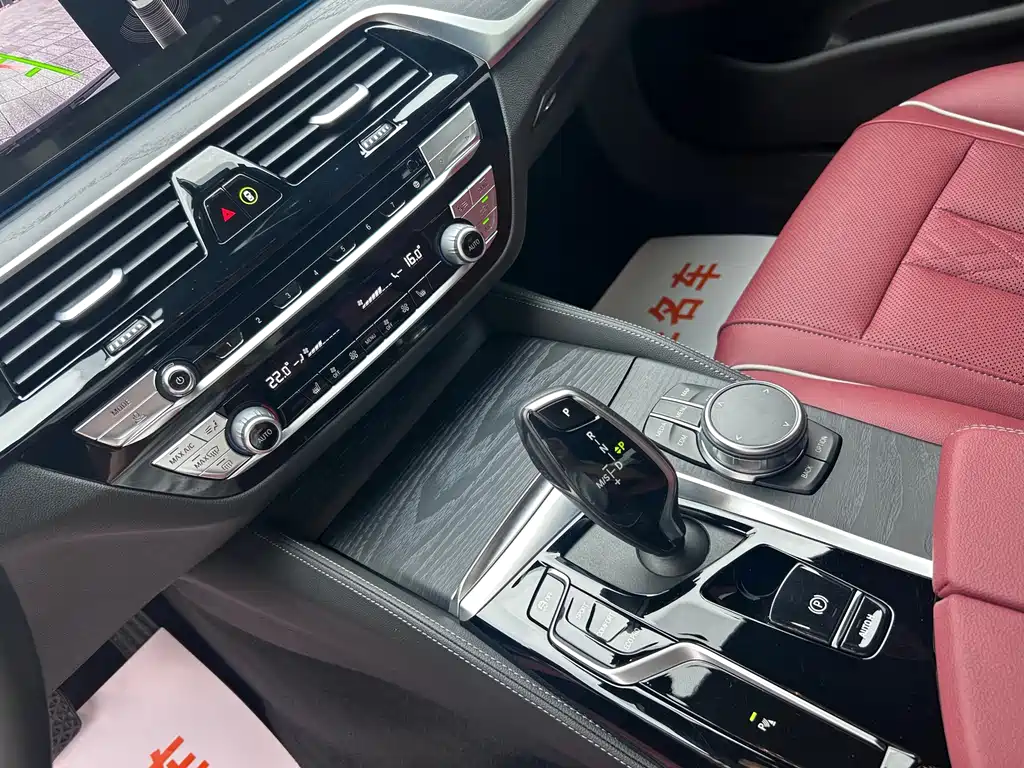 BMW 5 Series — миниатюра 11