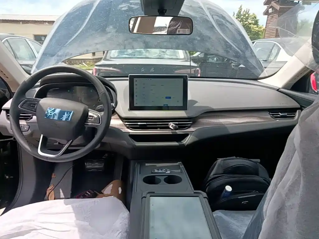 Hongqi E-QM5 2025 610km PLUS