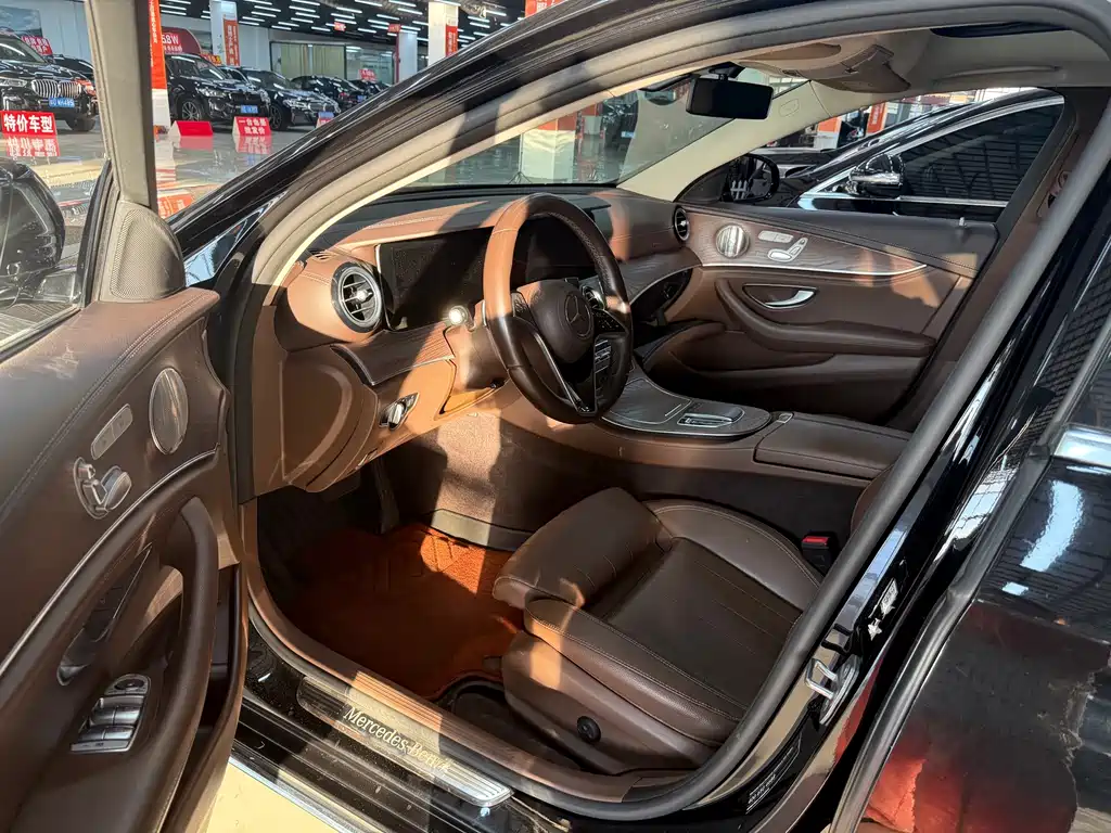 Mercedes-Benz E-Class — миниатюра 5