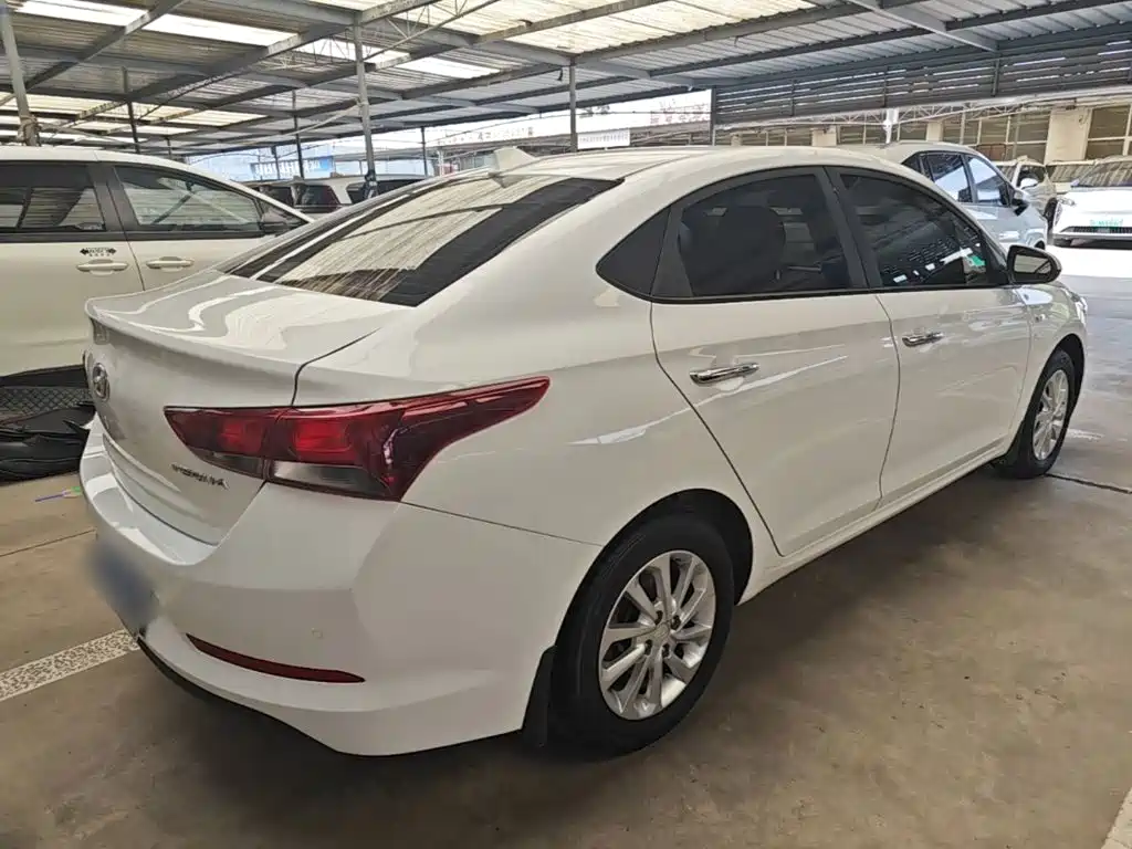 Hyundai Verna — миниатюра 7