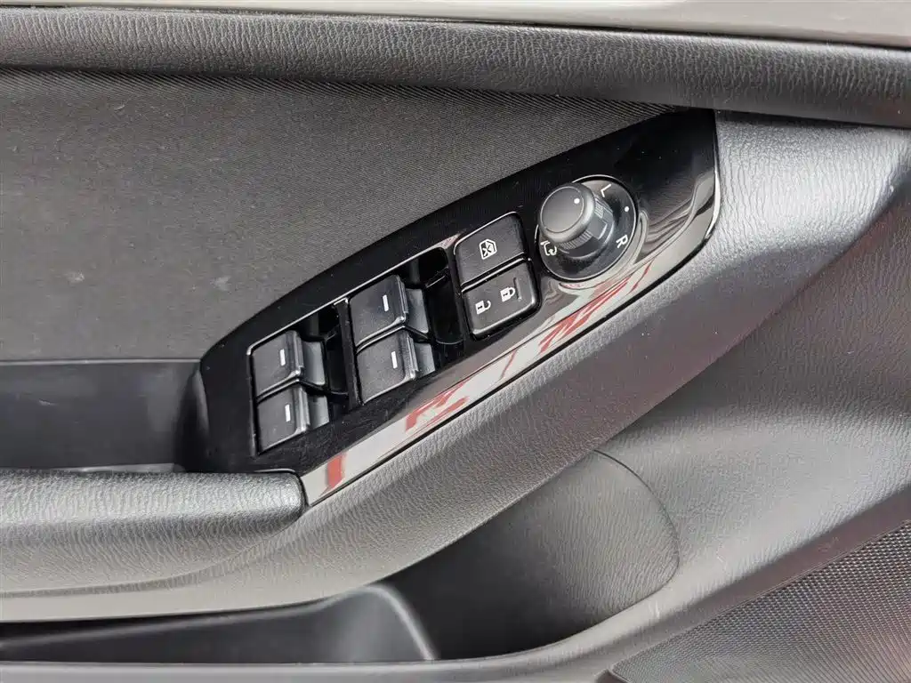 Mazda Mazda3 3 2017 1.5L AT Luxury V