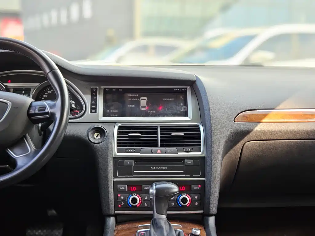 Audi Q7 — миниатюра 10