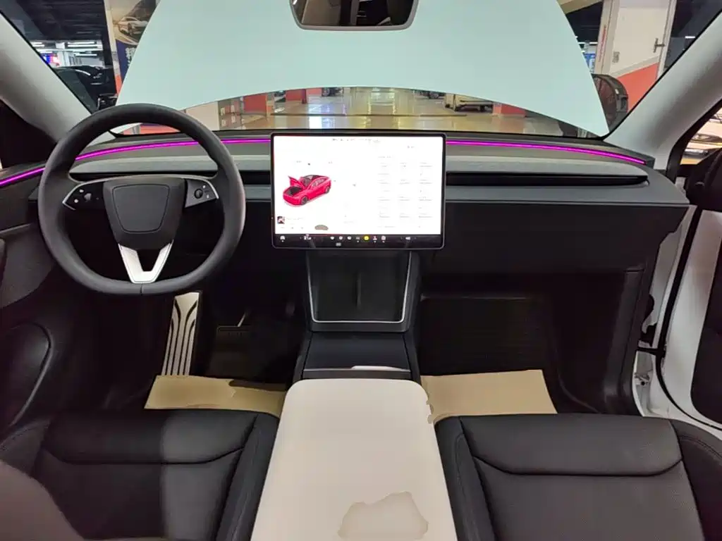 Tesla Model Y — миниатюра 10