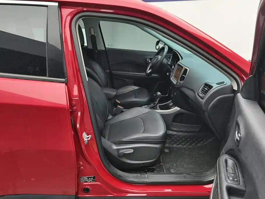 Jeep Compass — миниатюра 8