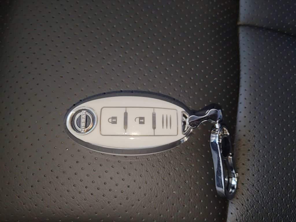 Nissan Qashqai 2.0 л 2024 г. Белый, пробег 19600 км