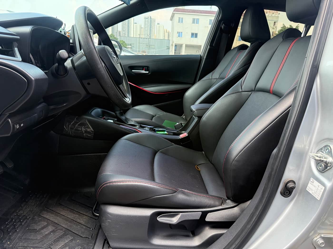 Toyota Levin 1.2 л 2021 г. Серебристо-серый, пробег 38000 км