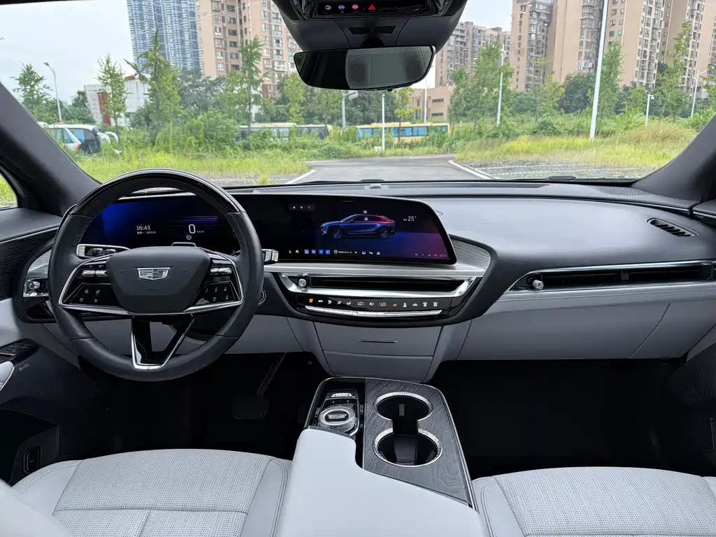 Cadillac Lyriq — миниатюра 7