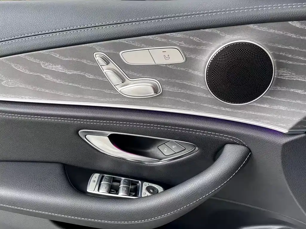 Mercedes-Benz E-Class — миниатюра 13