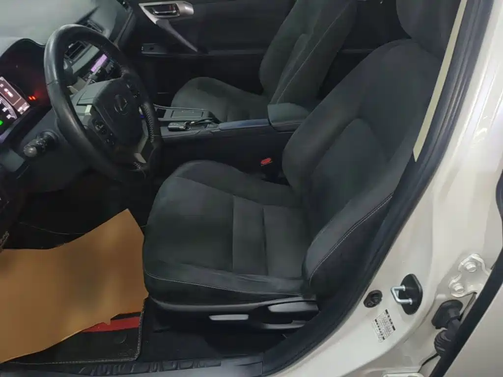 Lexus CT — миниатюра 15