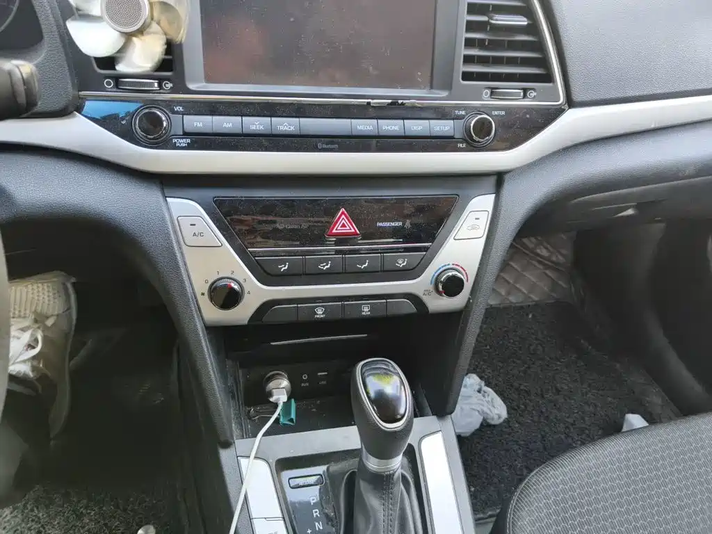 Hyundai Elantra — миниатюра 10