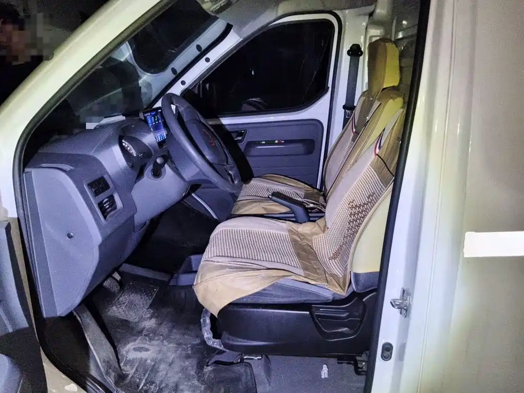 Wuling Yangguang — миниатюра 12