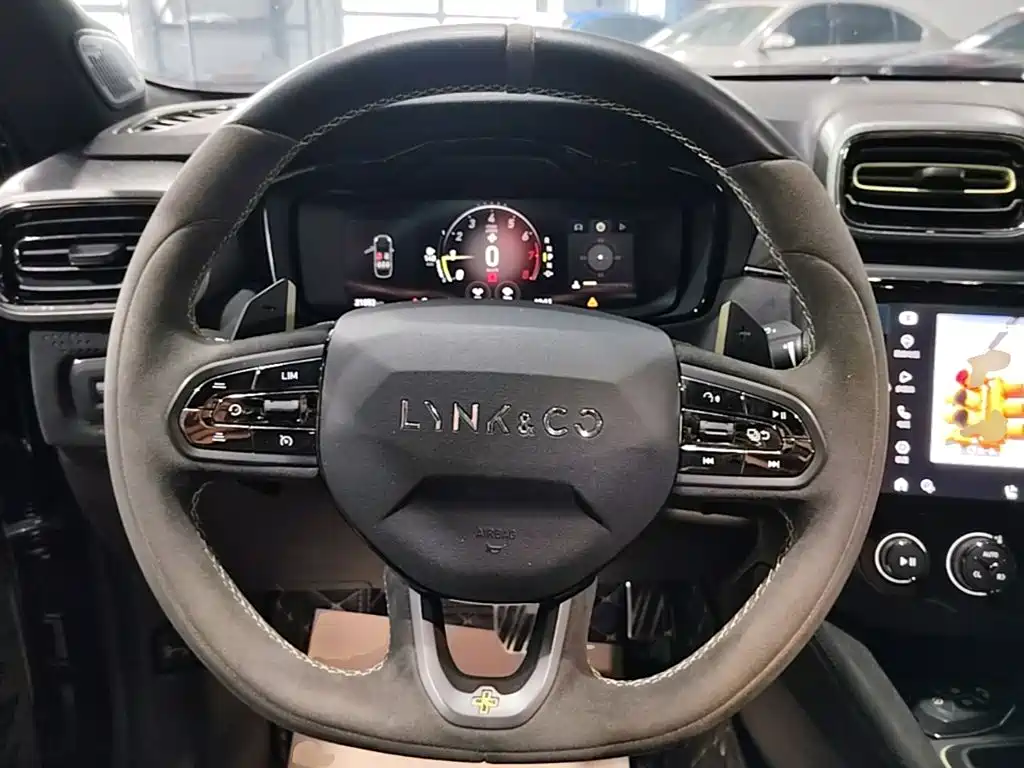 Lynk & Co 03 — миниатюра 11