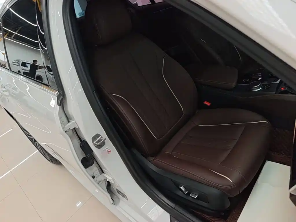 BMW 5 Series — миниатюра 25