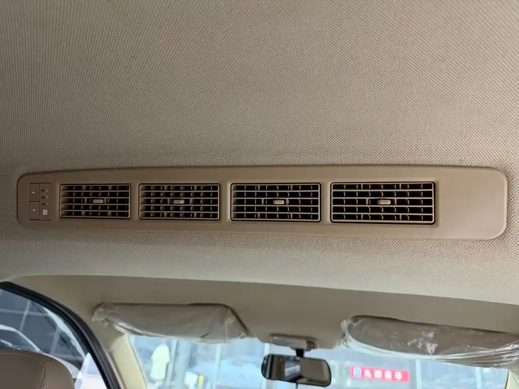Wuling Hongguang — миниатюра 10