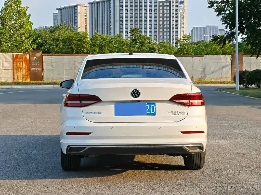 Volkswagen Lavida — миниатюра 5