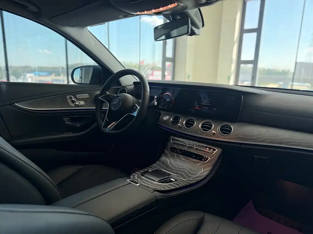 Mercedes-Benz E-Class — миниатюра 5