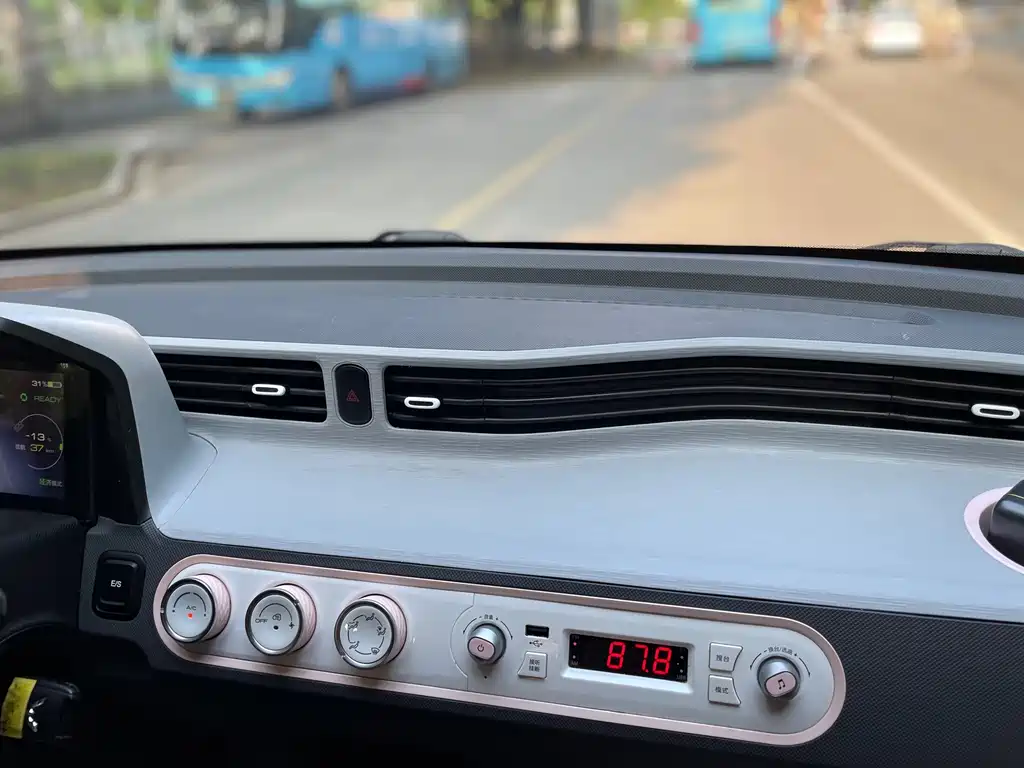 Wuling MINIEV — миниатюра 7