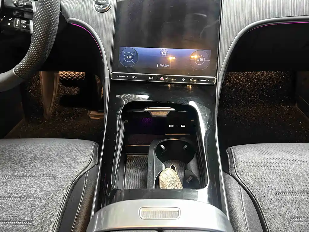 Mercedes-Benz C-Class — миниатюра 13