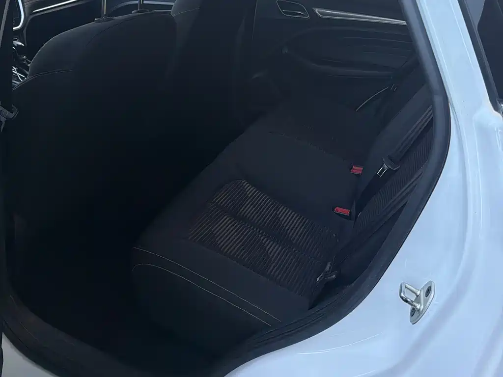 Roewe RX3 — миниатюра 11