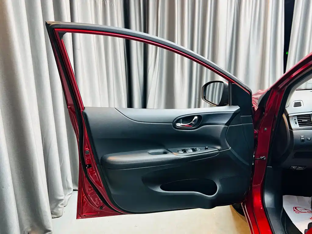 Nissan Tiida — миниатюра 7