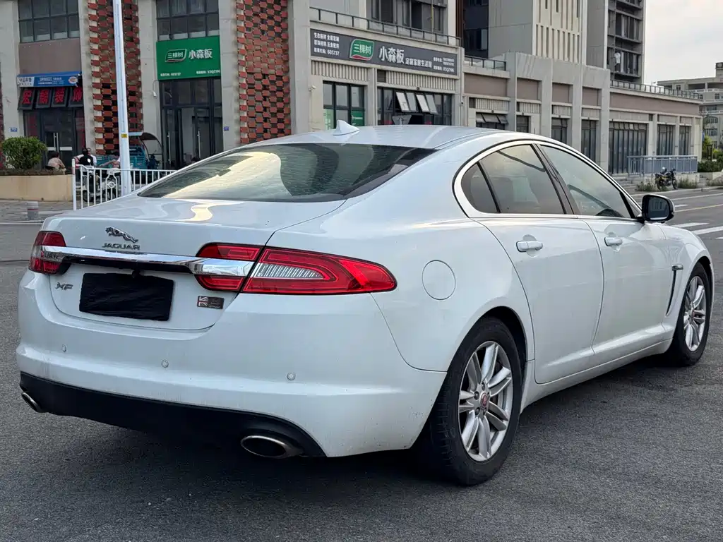 Jaguar XF — миниатюра 9