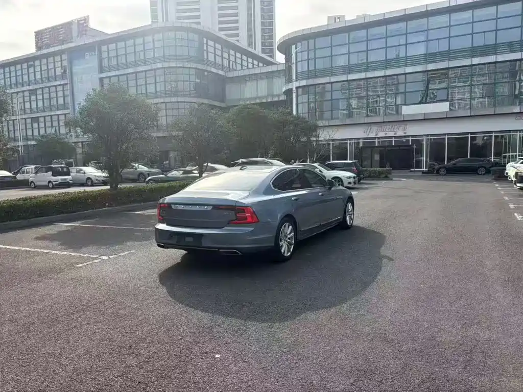 Volvo S90 — миниатюра 8