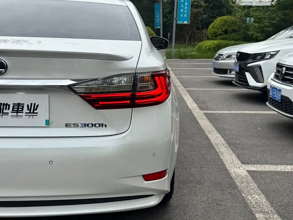 Lexus ES — миниатюра 18