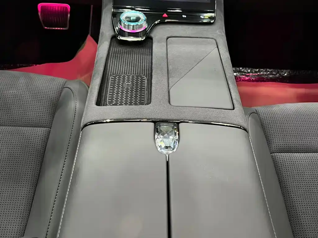 VOYAH LANTU CHASING LIGHT