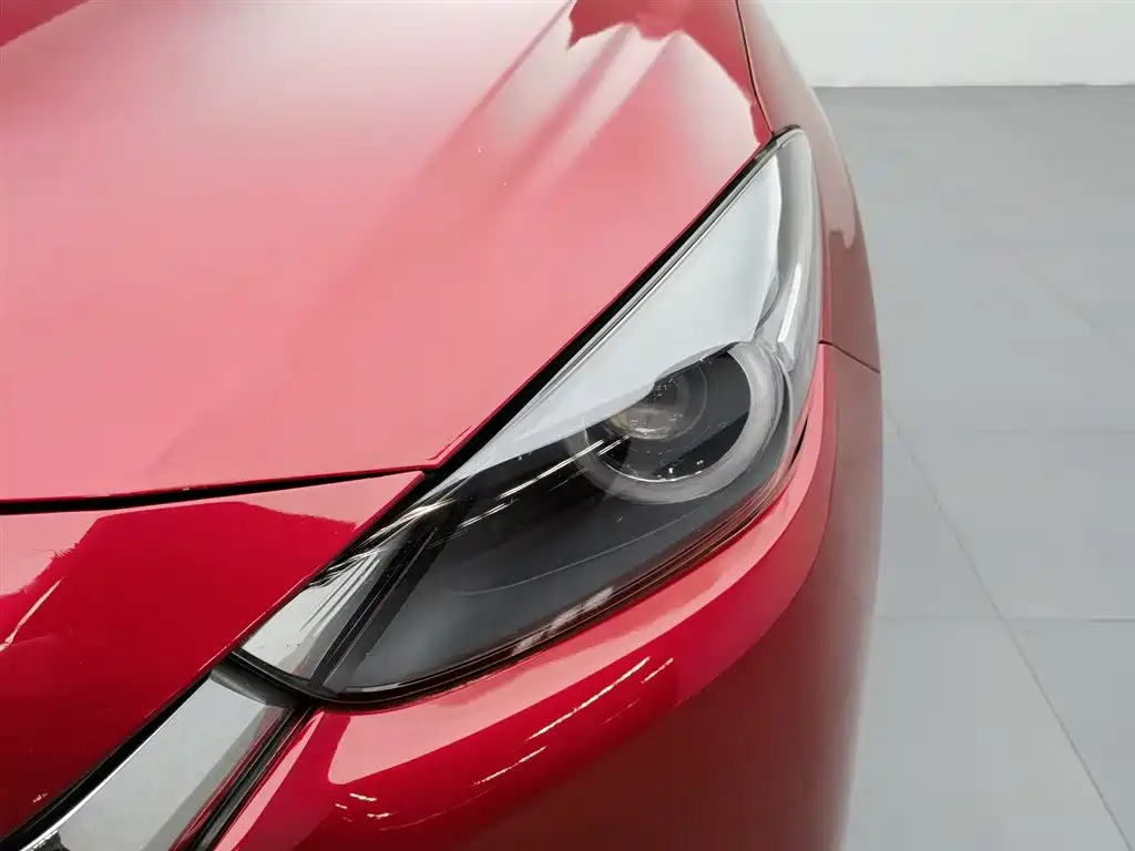 Mazda Mazda3 3 2017 2.0L AT Luxury V
