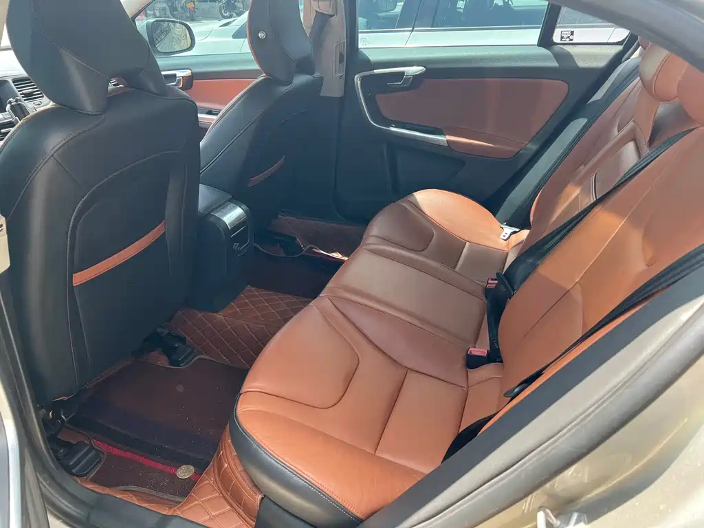 Volvo S60 — миниатюра 6