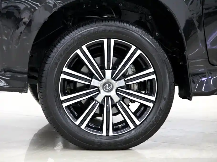 Lexus LX — миниатюра 30