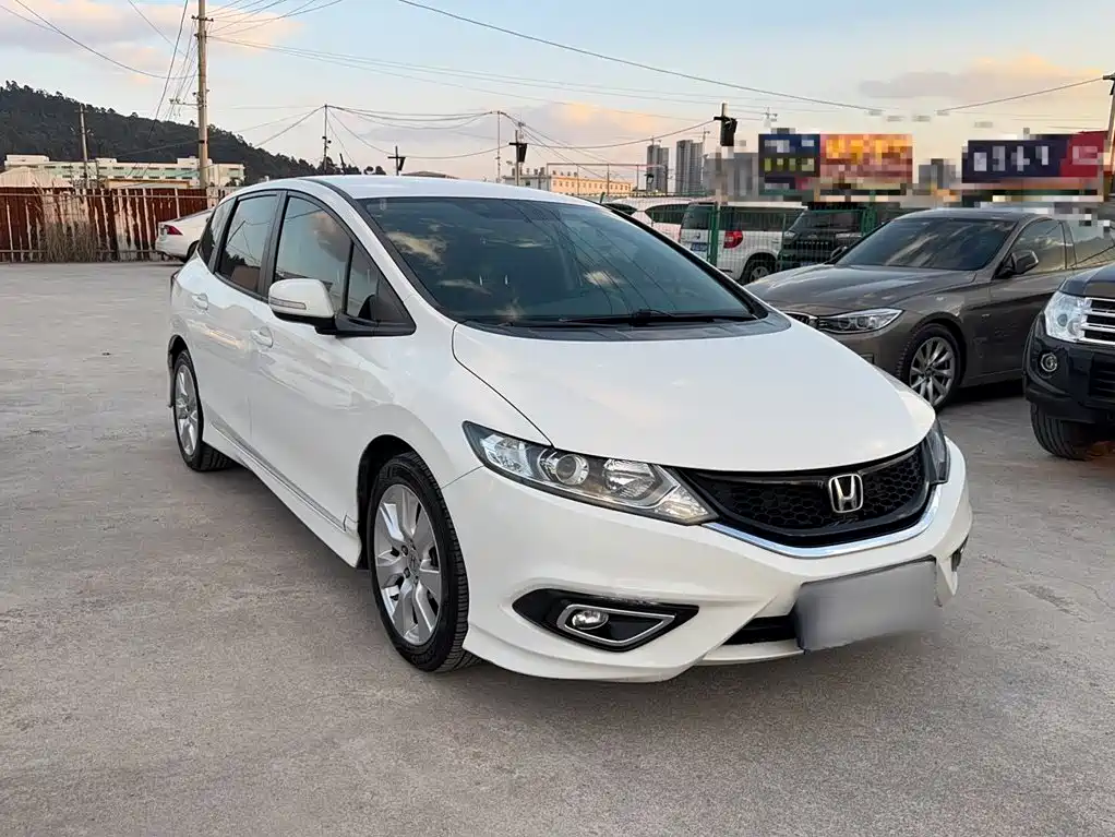Honda Jade 2016 1.8L AT Comfort 5 мест