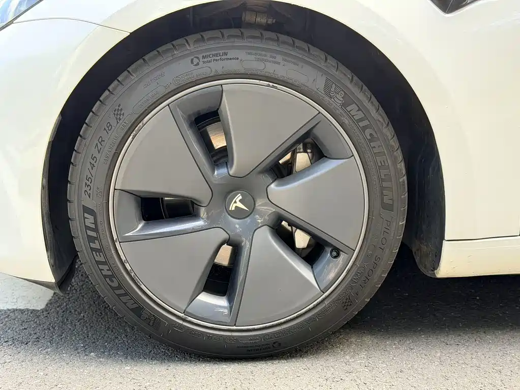 Tesla Model 3 — миниатюра 9
