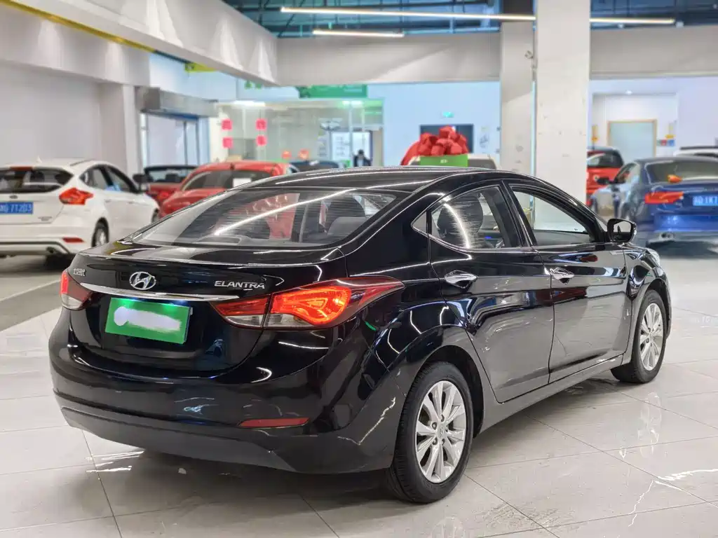 Hyundai Elantra 2016 1.6L AT Luxury