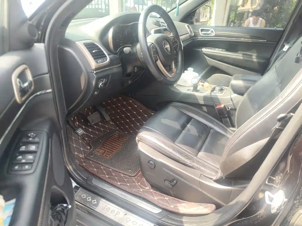 Jeep Grand Cherokee (Import) — миниатюра 17