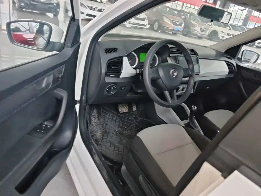 Skoda Fabia — миниатюра 16