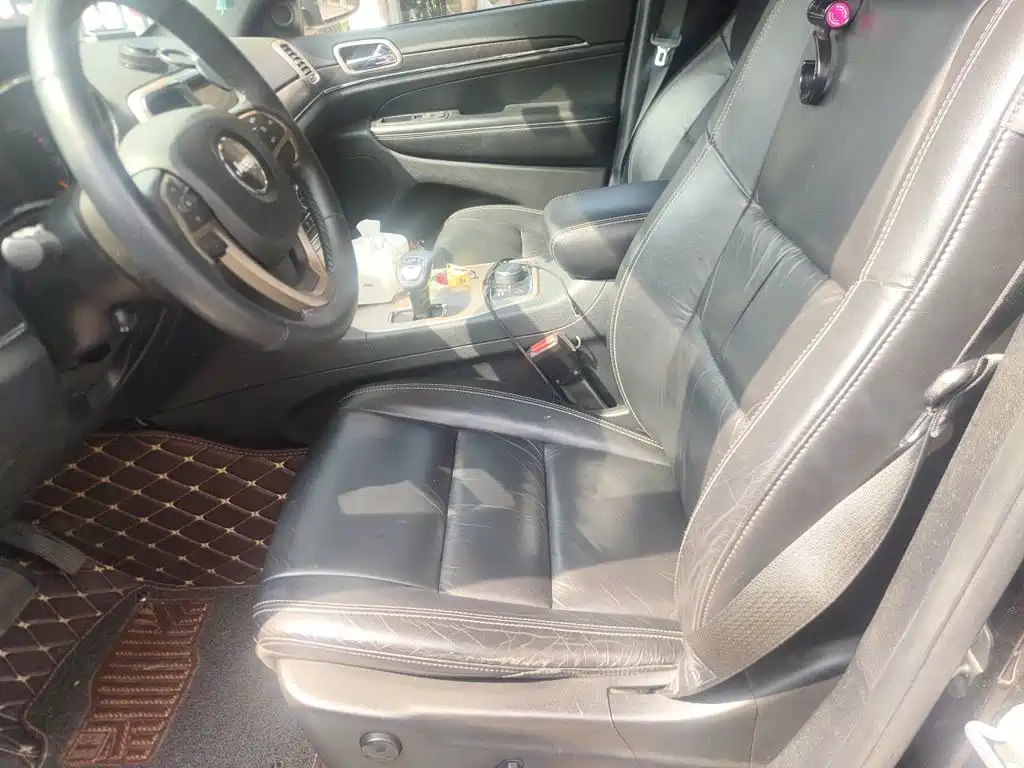 Jeep Grand Cherokee (Import) — миниатюра 16