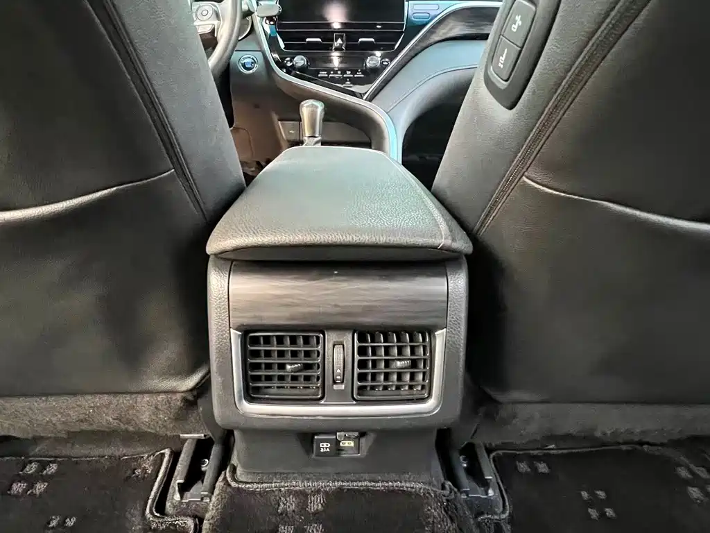 Toyota Camry — миниатюра 10