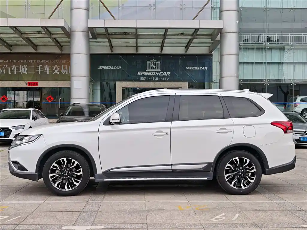 MITSUBISHI OUTLANDER