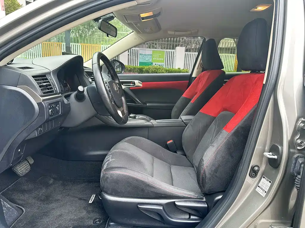 Lexus CT — миниатюра 13