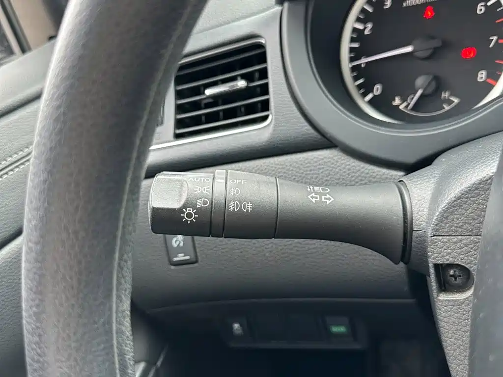 Nissan Tiida — миниатюра 23
