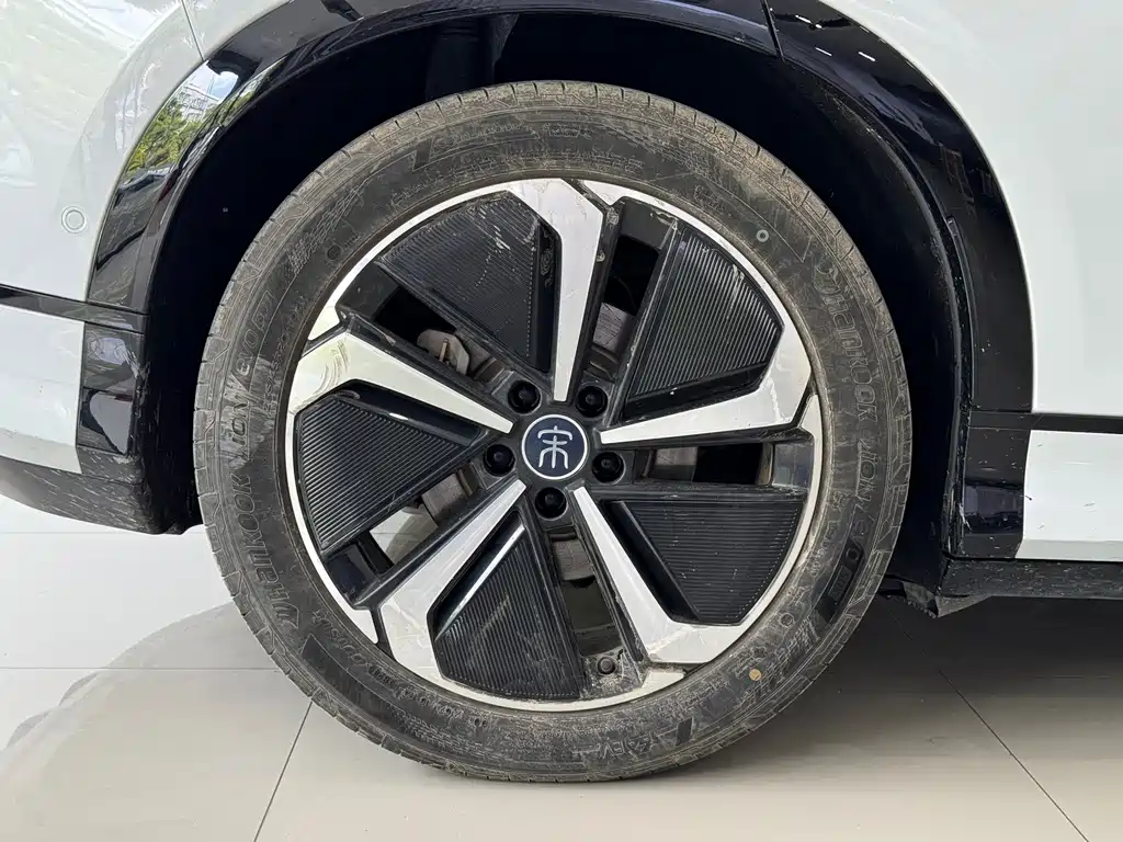 BYD L EV — миниатюра 10