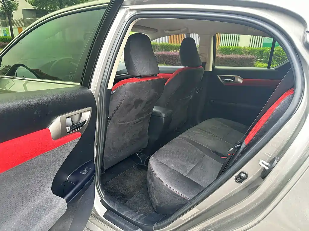 Lexus CT — миниатюра 14