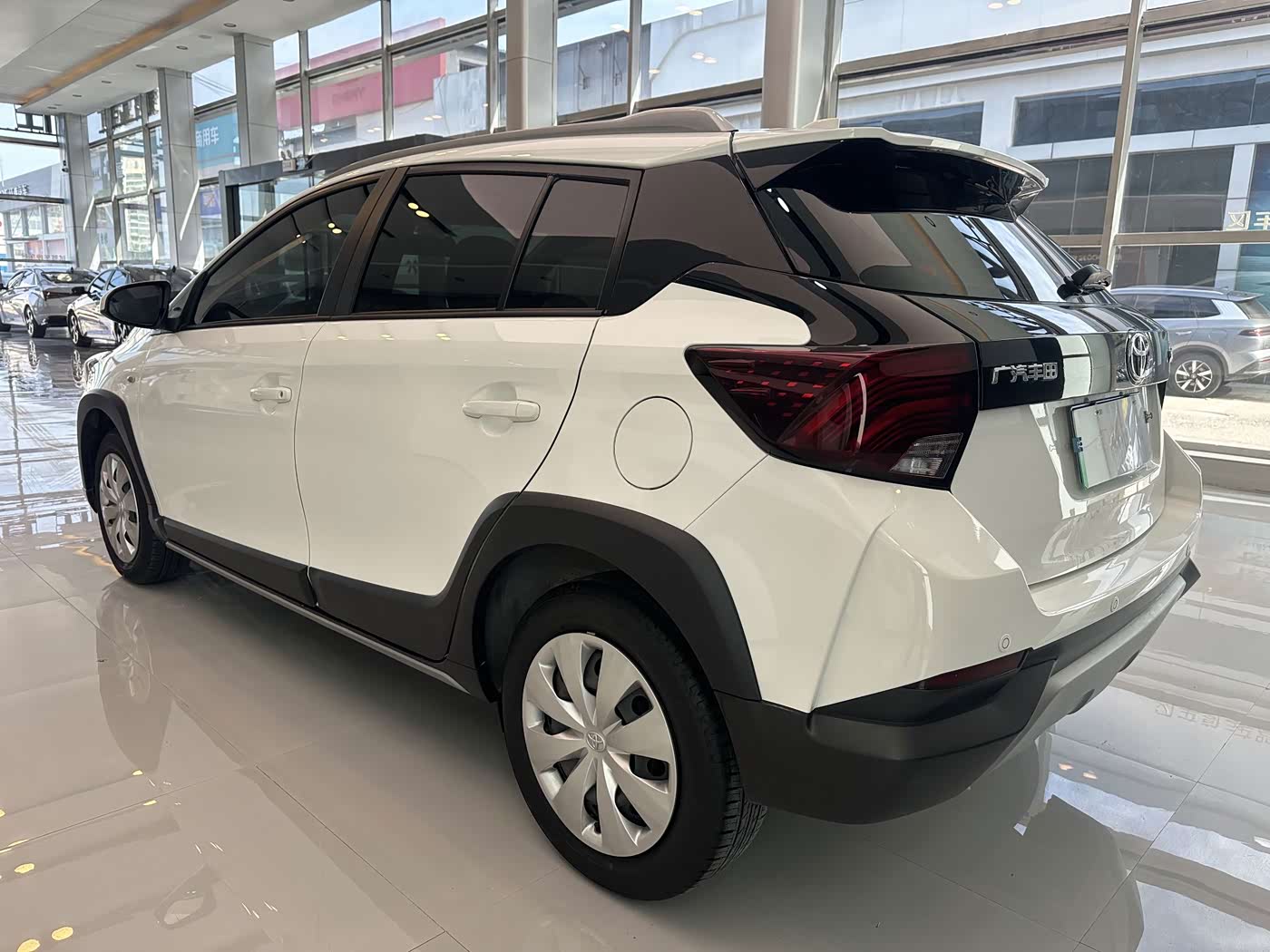 Toyota YARiS L Zhi Xuan 1.5 л 2022 г. Белый, пробег 13000 км