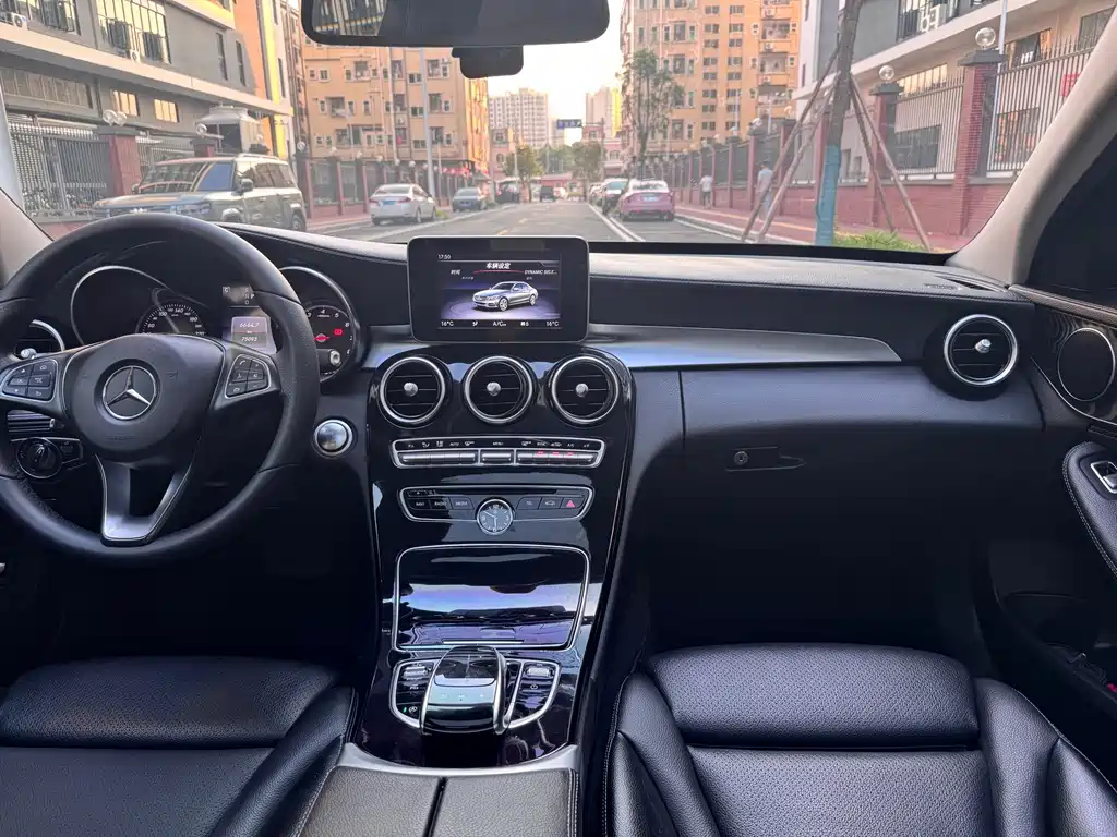 Mercedes-Benz C-Class — миниатюра 13